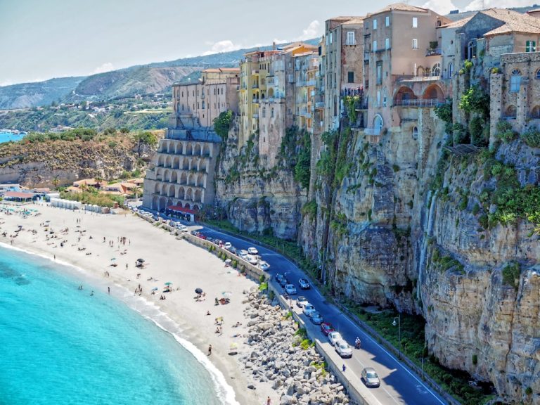 Luxury vs. Budget Travel: Finding Your Perfect Getaway
